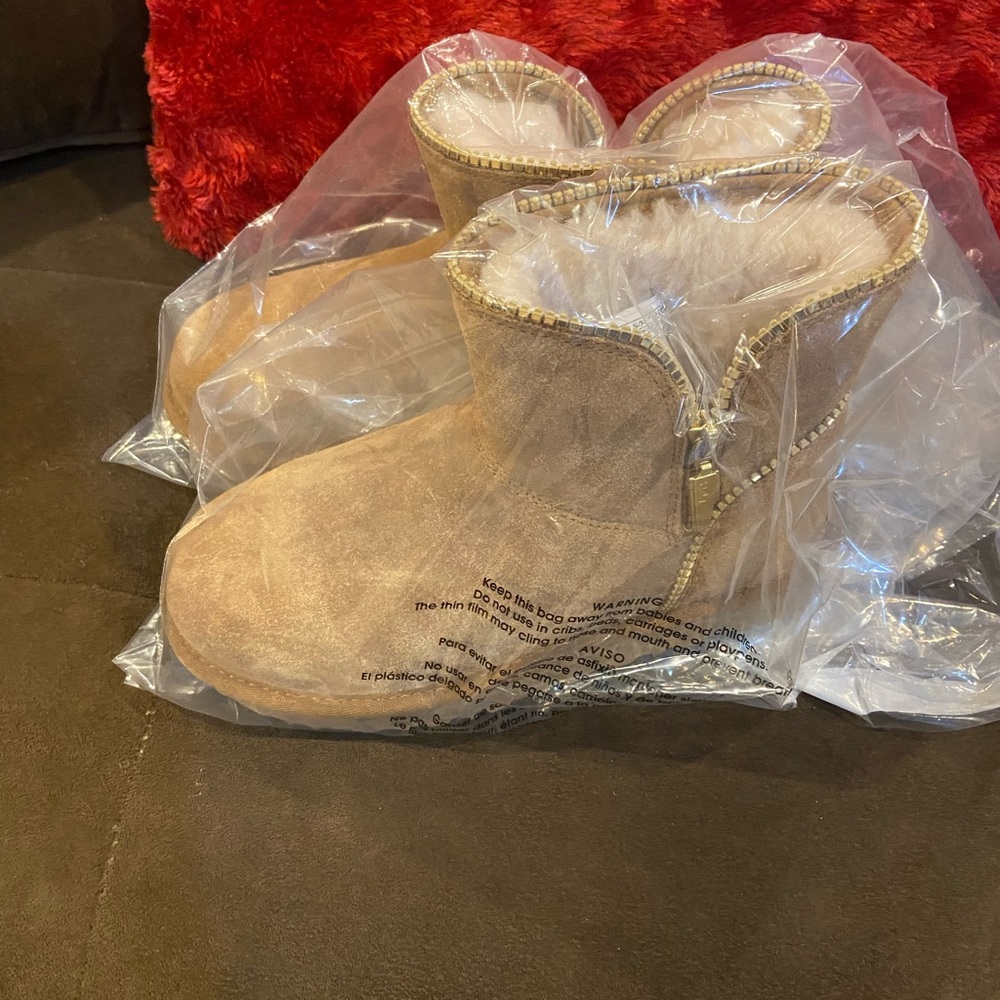 UGG boots - Picture 12 of 12